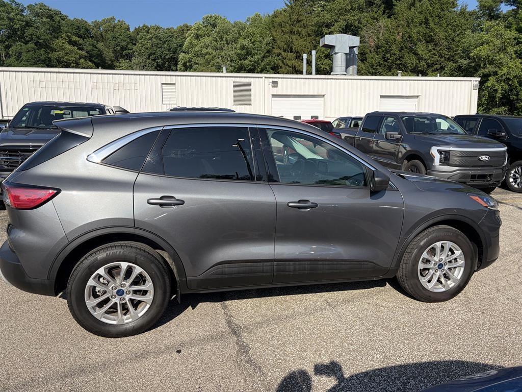 2022 Ford ESCAPE SE SE